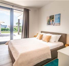 4 bedroom villa with pool near Pula, sleeps 8
